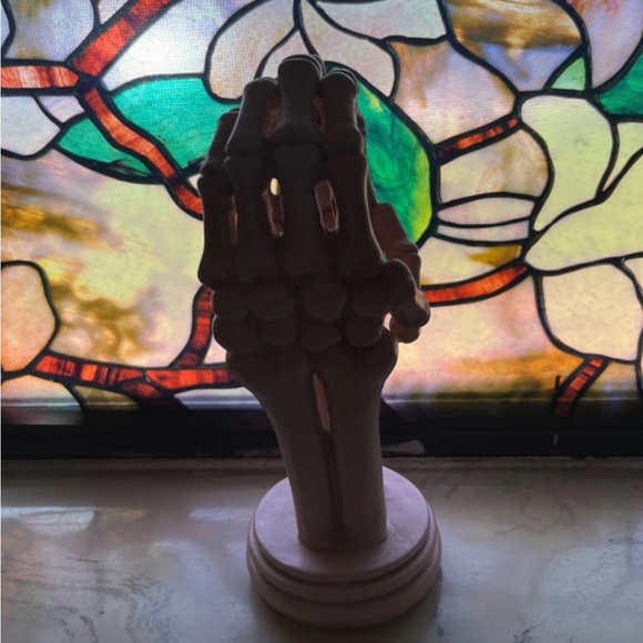 Pink skeleton heart hands table decor - Picture 3 of 5